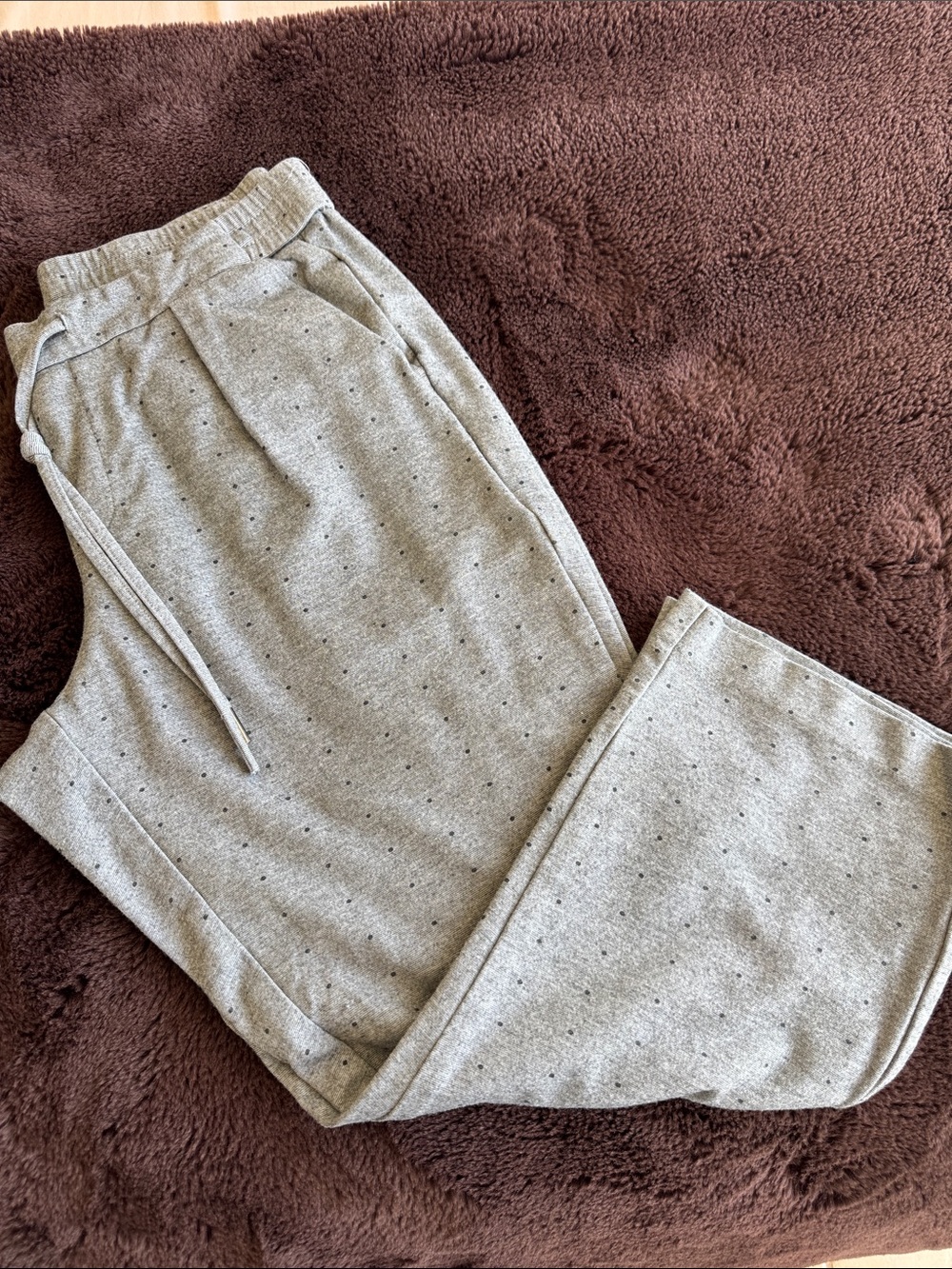 Amanda & Chelsea Light Gray Pin Dot Drawstring Athletic Shorts
